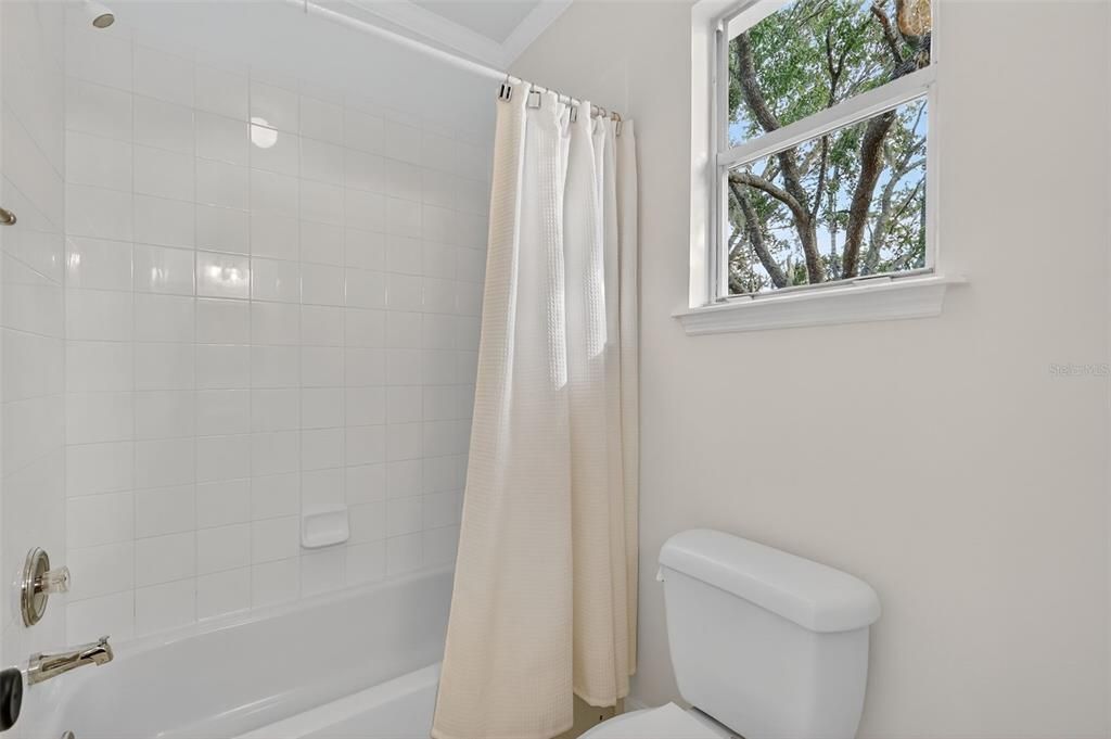 合同活跃: $769,000 (4 贝兹, 3 浴室, 3315 平方英尺)