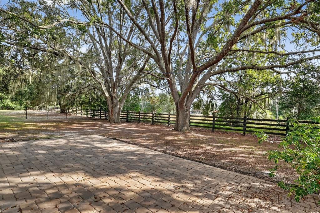 合同活跃: $769,000 (4 贝兹, 3 浴室, 3315 平方英尺)