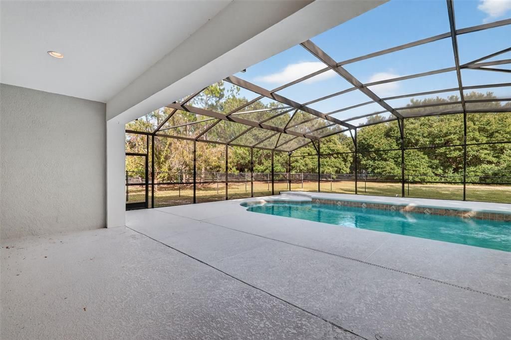 合同活跃: $769,000 (4 贝兹, 3 浴室, 3315 平方英尺)