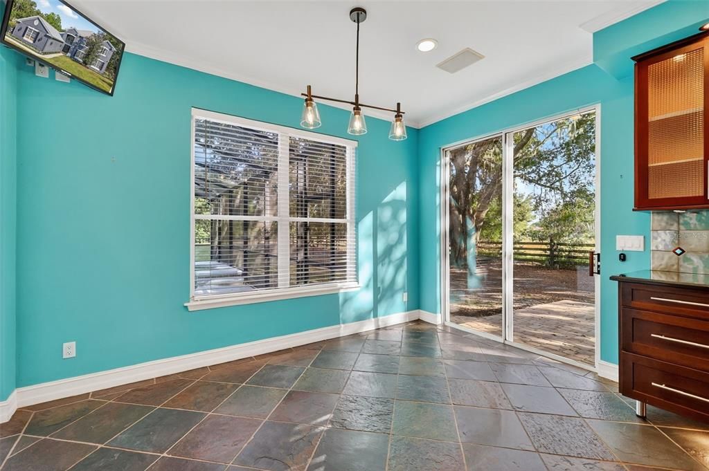 合同活跃: $769,000 (4 贝兹, 3 浴室, 3315 平方英尺)