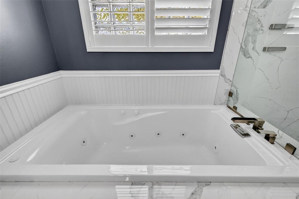 合同活跃: $769,000 (4 贝兹, 3 浴室, 3315 平方英尺)