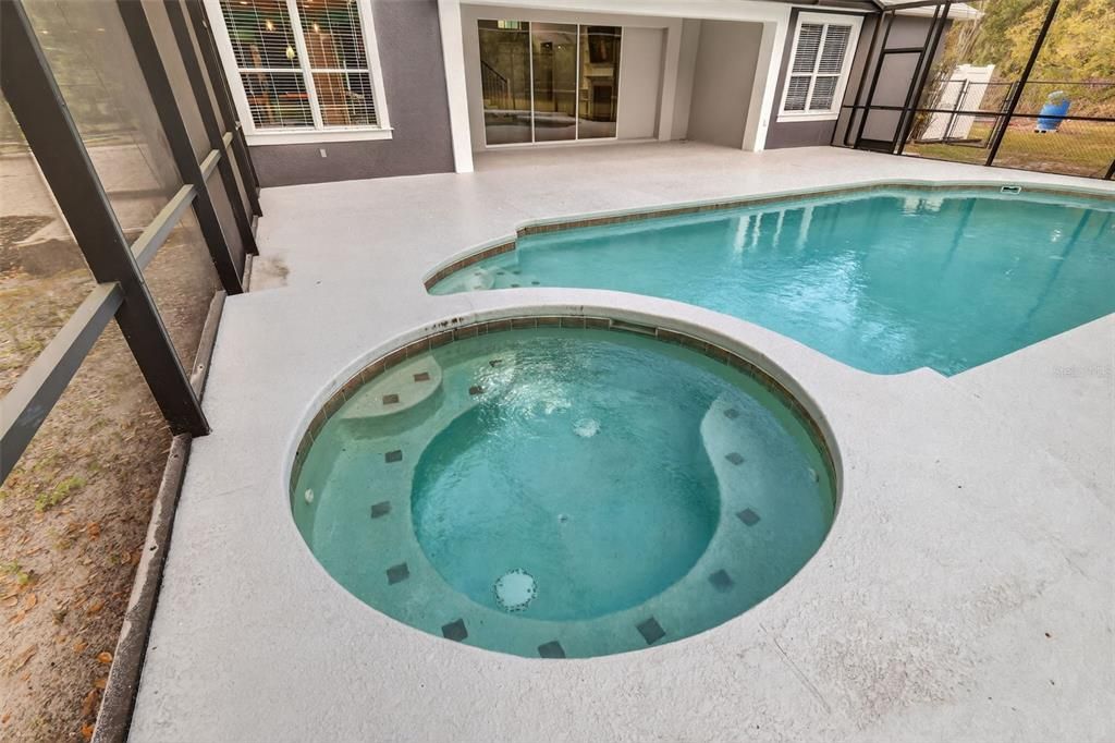 合同活跃: $769,000 (4 贝兹, 3 浴室, 3315 平方英尺)