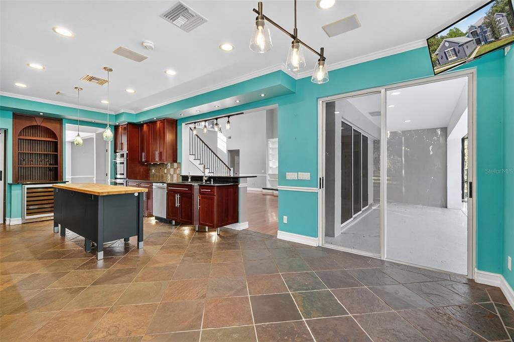 合同活跃: $769,000 (4 贝兹, 3 浴室, 3315 平方英尺)