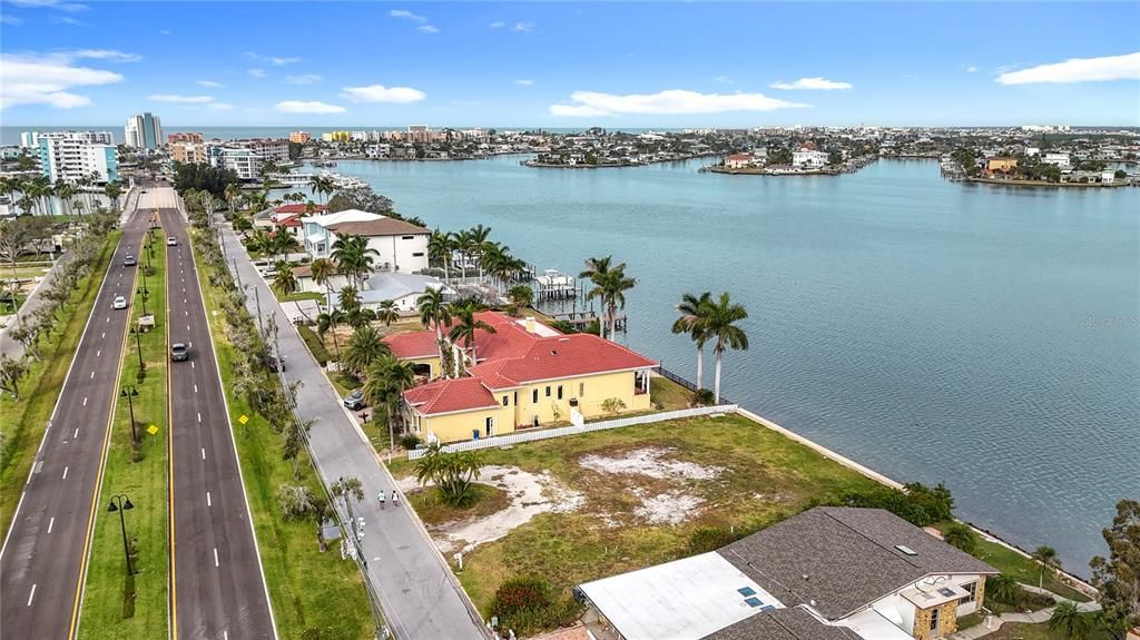 На продажу: $1,695,000 (0.31 acres)