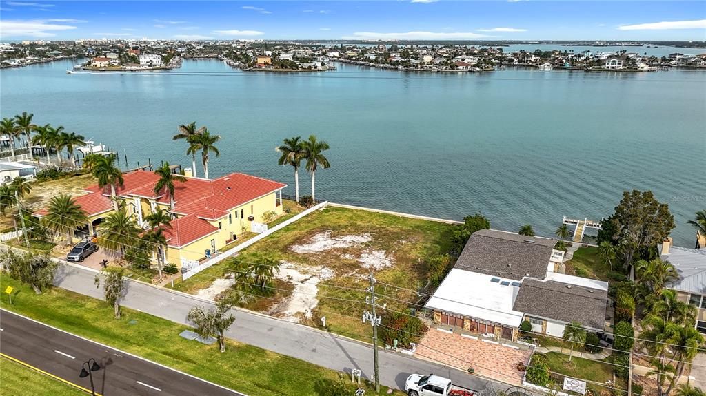 На продажу: $1,695,000 (0.31 acres)