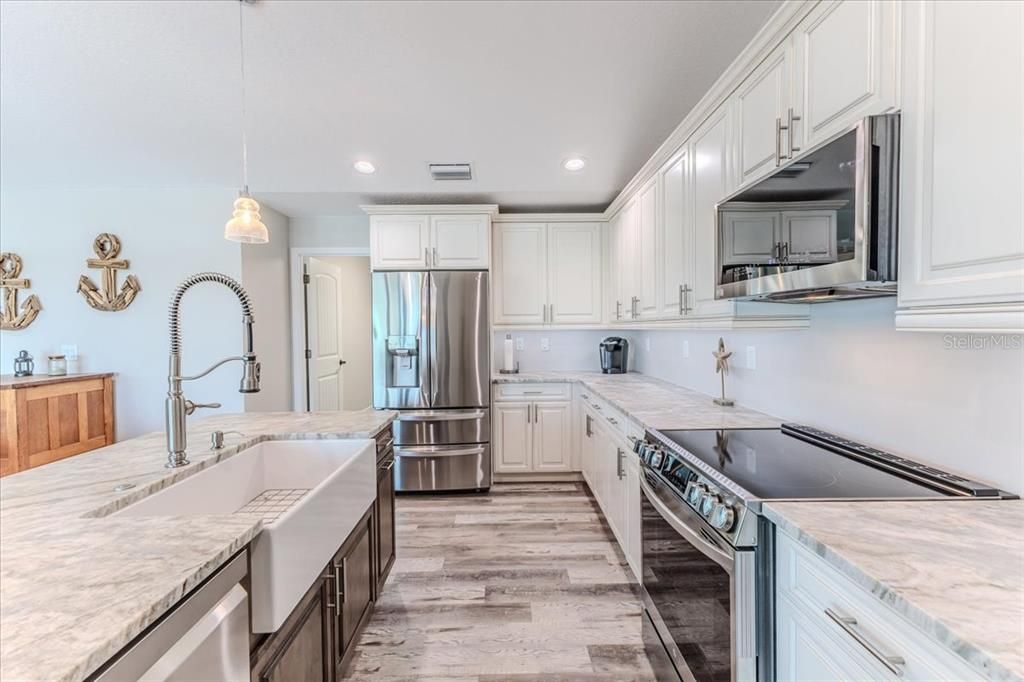 For Sale: $699,000 (2 beds, 2 baths, 1686 Square Feet)