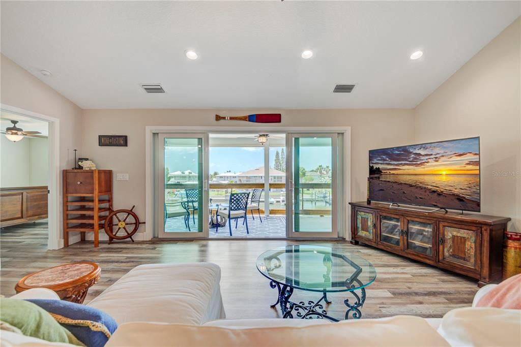 For Sale: $699,000 (2 beds, 2 baths, 1686 Square Feet)