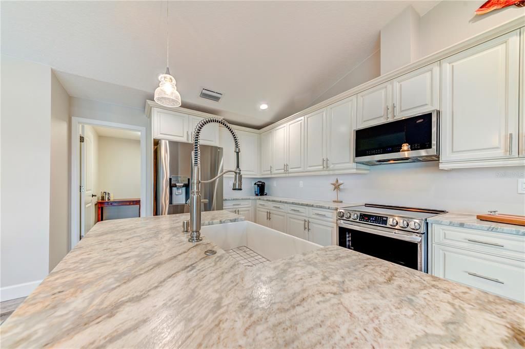 For Sale: $699,000 (2 beds, 2 baths, 1686 Square Feet)