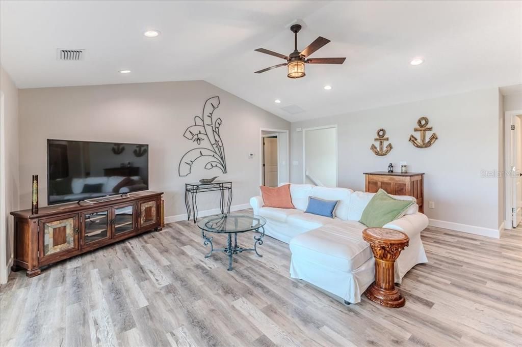 For Sale: $699,000 (2 beds, 2 baths, 1686 Square Feet)