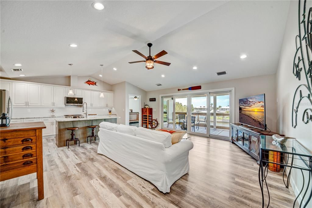 For Sale: $699,000 (2 beds, 2 baths, 1686 Square Feet)