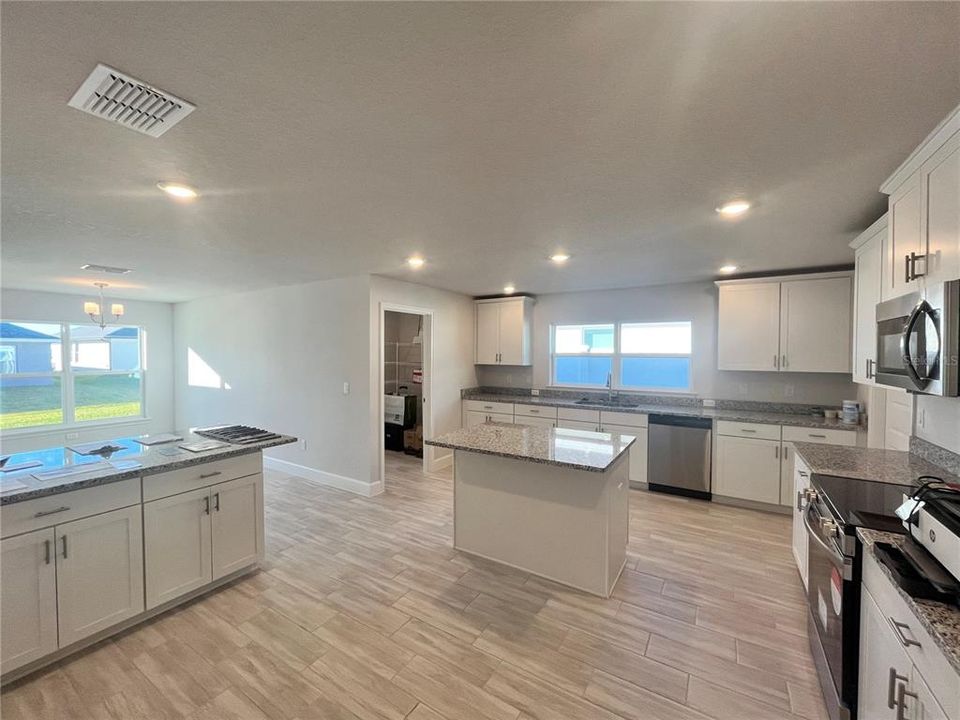 For Sale: $447,000 (4 beds, 3 baths, 3000 Square Feet)