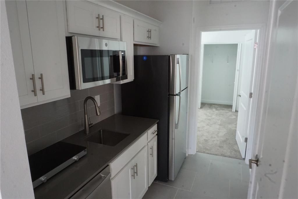 出租: $1,400 (1 贝兹, 1 浴室, 709 平方英尺)