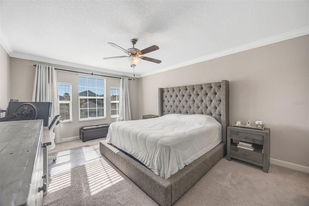 Active With Contract: $445,000 (4 beds, 2 baths, 2334 Square Feet)