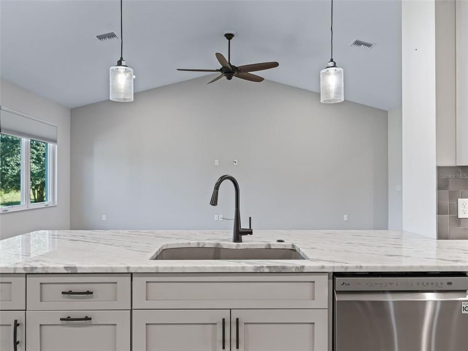 En Venta: $529,900 (3 camas, 2 baños, 2534 Pies cuadrados)