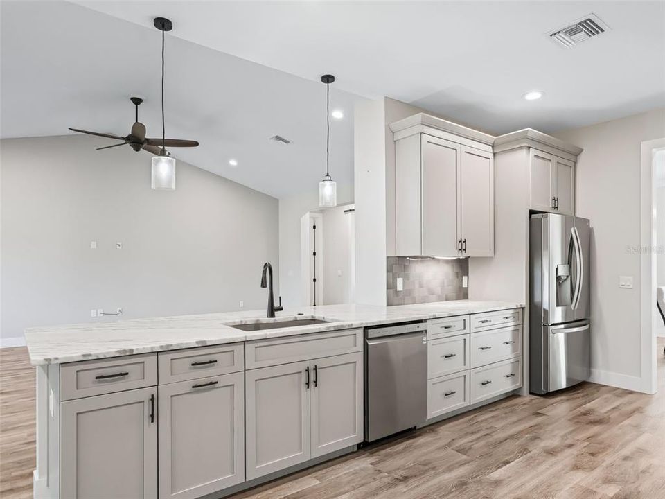 En Venta: $529,900 (3 camas, 2 baños, 2534 Pies cuadrados)