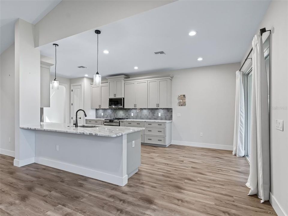 En Venta: $529,900 (3 camas, 2 baños, 2534 Pies cuadrados)