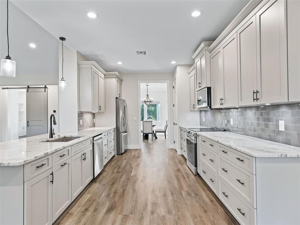 En Venta: $529,900 (3 camas, 2 baños, 2534 Pies cuadrados)