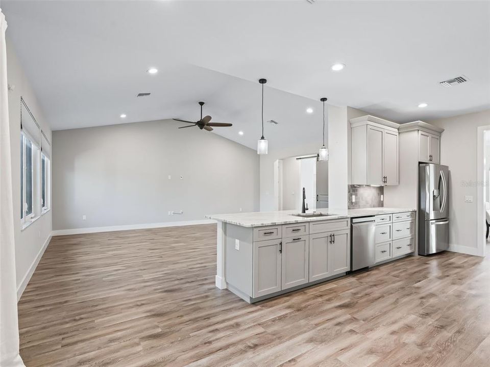 En Venta: $529,900 (3 camas, 2 baños, 2534 Pies cuadrados)