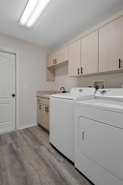 Activo con contrato: $500,000 (4 camas, 3 baños, 2369 Pies cuadrados)