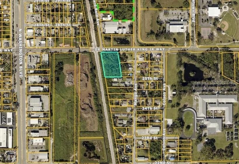 На продажу: $425,000 (1.28 acres)