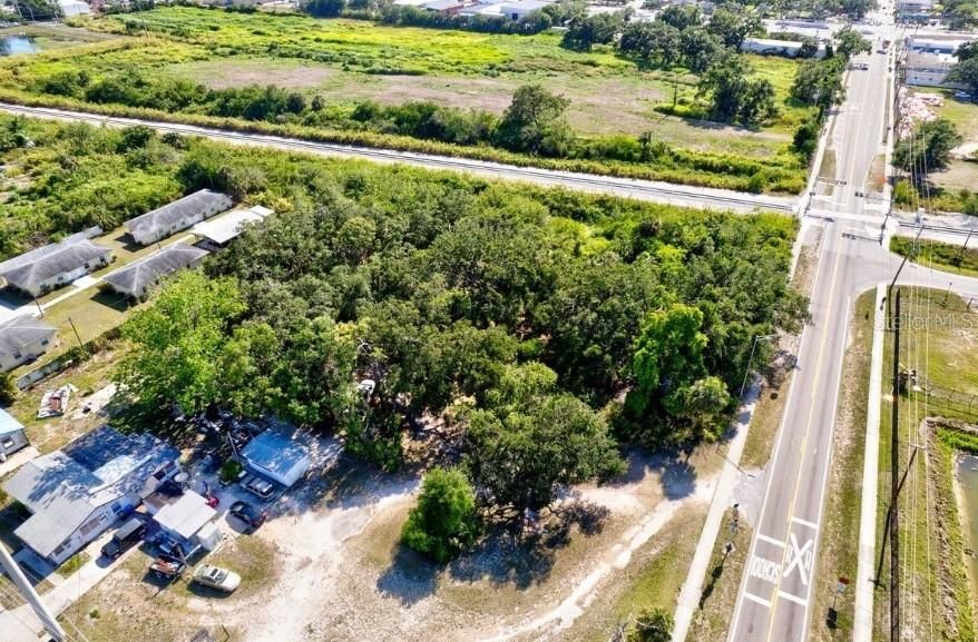 На продажу: $425,000 (1.28 acres)