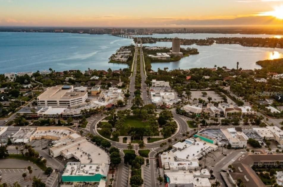 На продажу: $425,000 (1.28 acres)