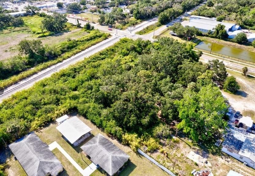 На продажу: $425,000 (1.28 acres)