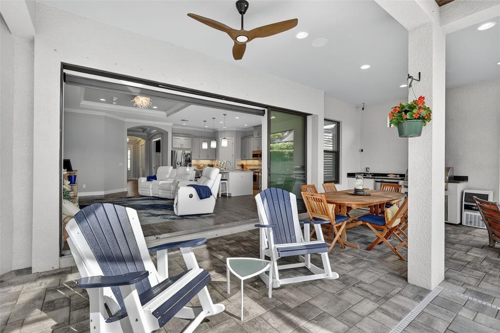 合同活跃: $949,000 (2 贝兹, 2 浴室, 2120 平方英尺)