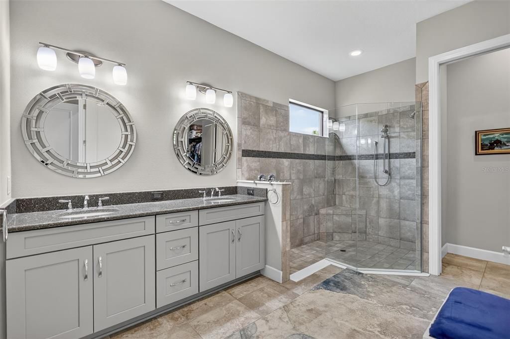 合同活跃: $949,000 (2 贝兹, 2 浴室, 2120 平方英尺)