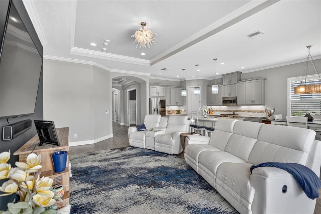 合同活跃: $949,000 (2 贝兹, 2 浴室, 2120 平方英尺)