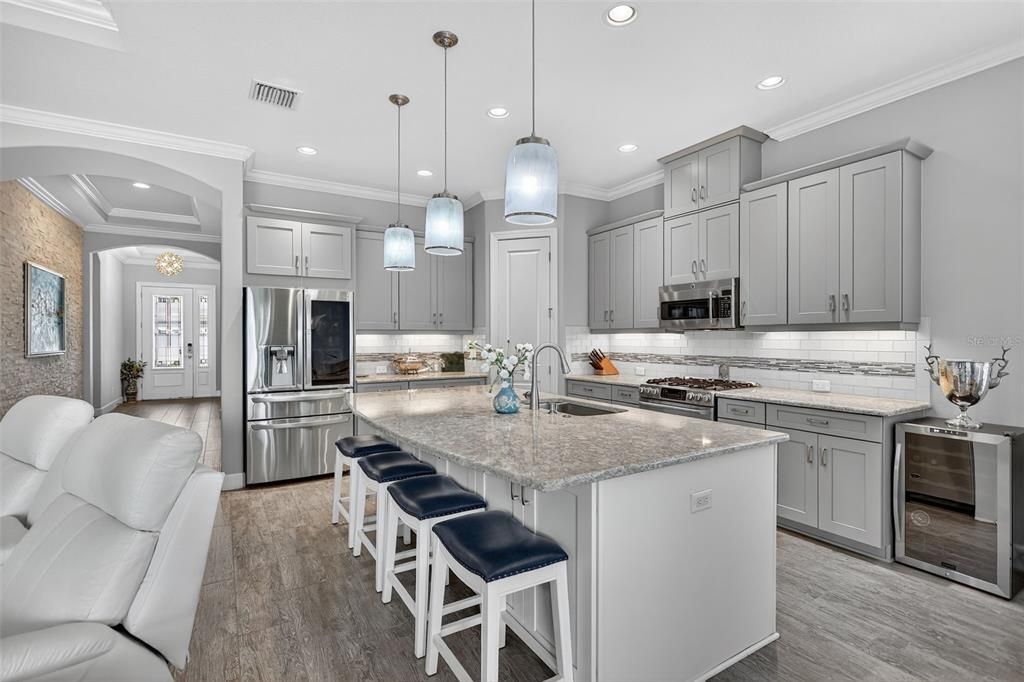 合同活跃: $949,000 (2 贝兹, 2 浴室, 2120 平方英尺)