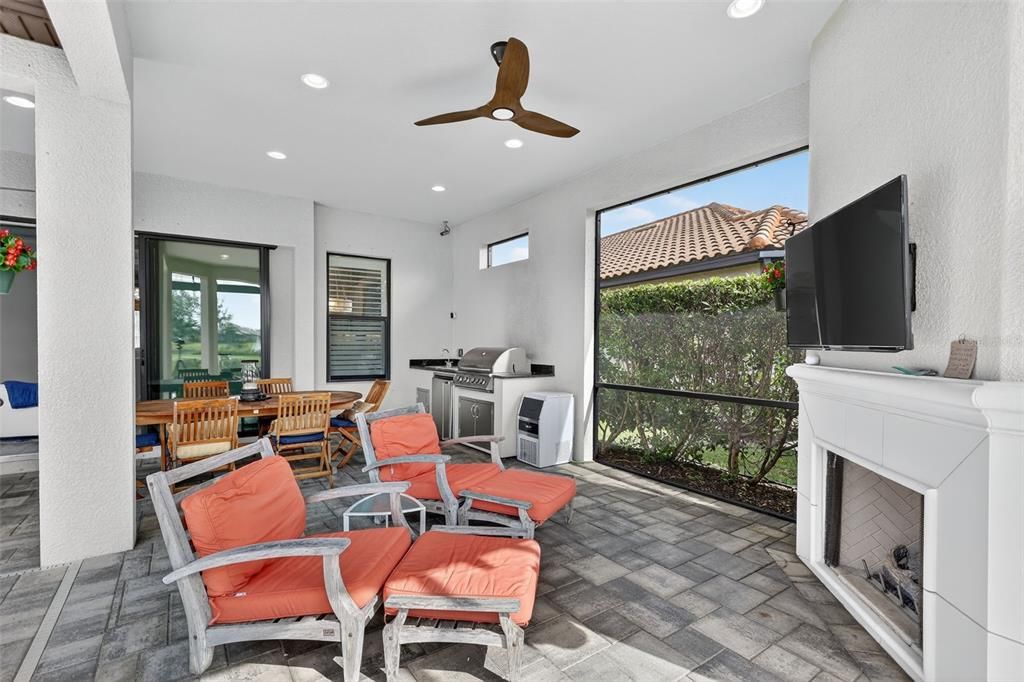 合同活跃: $949,000 (2 贝兹, 2 浴室, 2120 平方英尺)