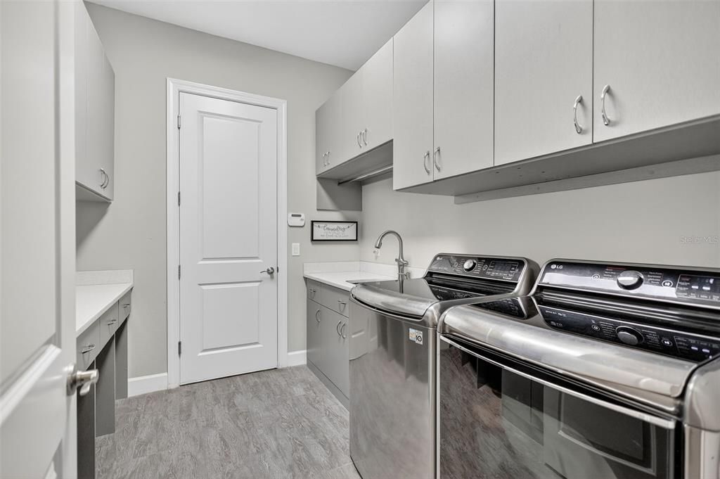 合同活跃: $949,000 (2 贝兹, 2 浴室, 2120 平方英尺)