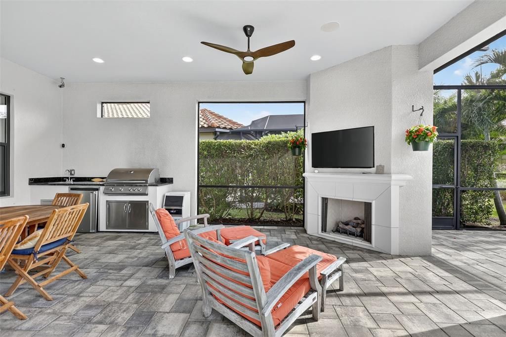 合同活跃: $949,000 (2 贝兹, 2 浴室, 2120 平方英尺)