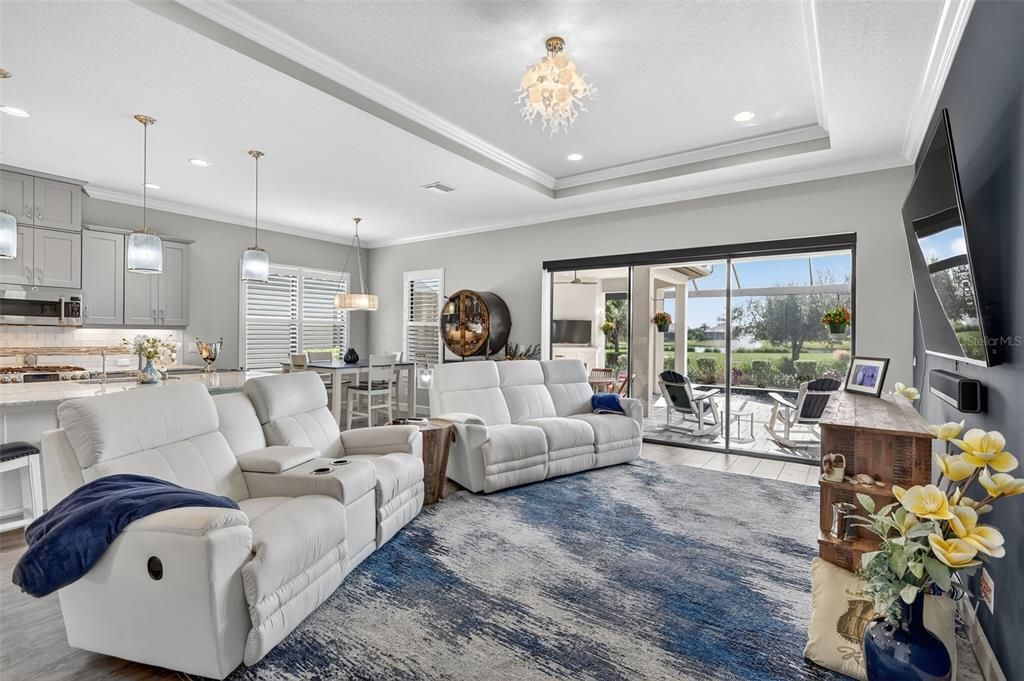 合同活跃: $949,000 (2 贝兹, 2 浴室, 2120 平方英尺)