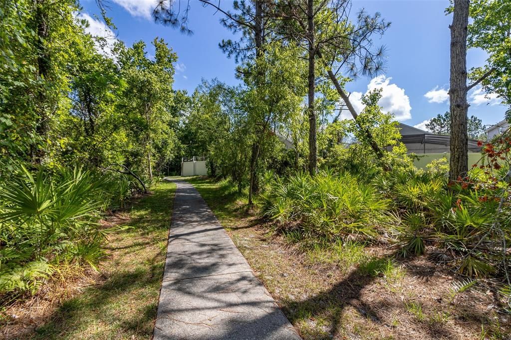 合同活跃: $425,000 (3 贝兹, 2 浴室, 1571 平方英尺)