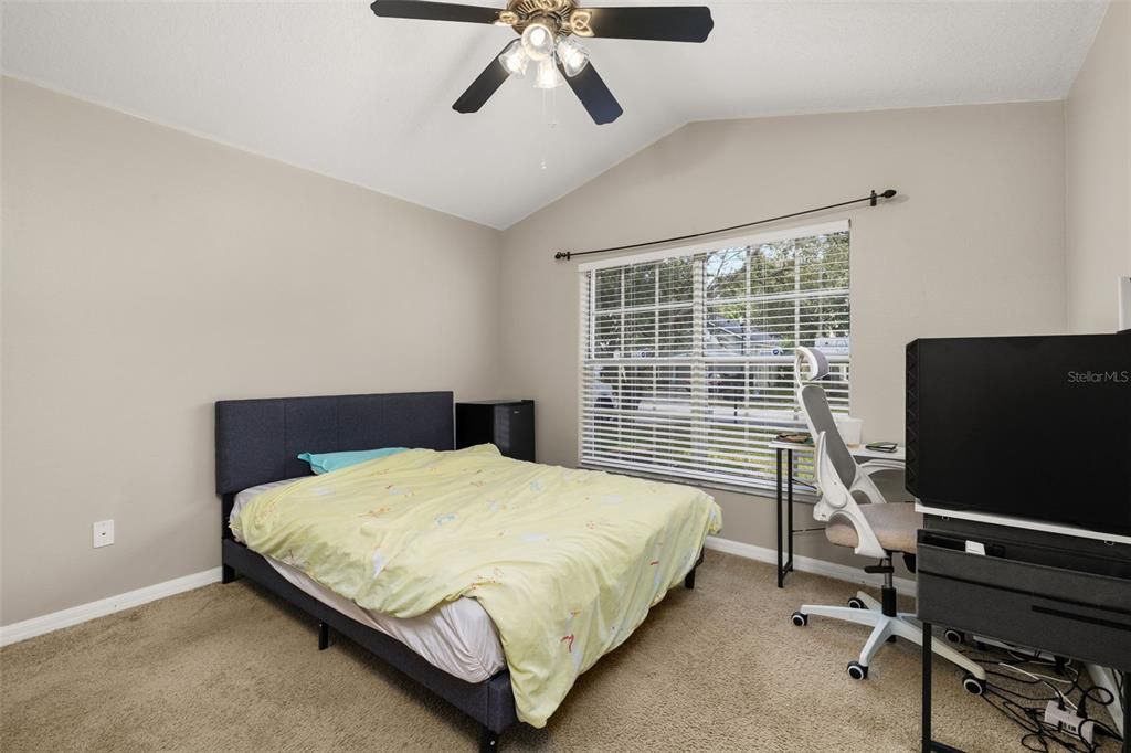 合同活跃: $425,000 (3 贝兹, 2 浴室, 1571 平方英尺)