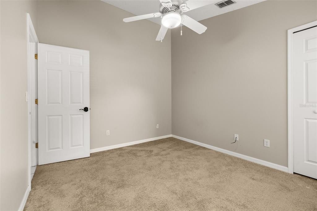 合同活跃: $425,000 (3 贝兹, 2 浴室, 1571 平方英尺)