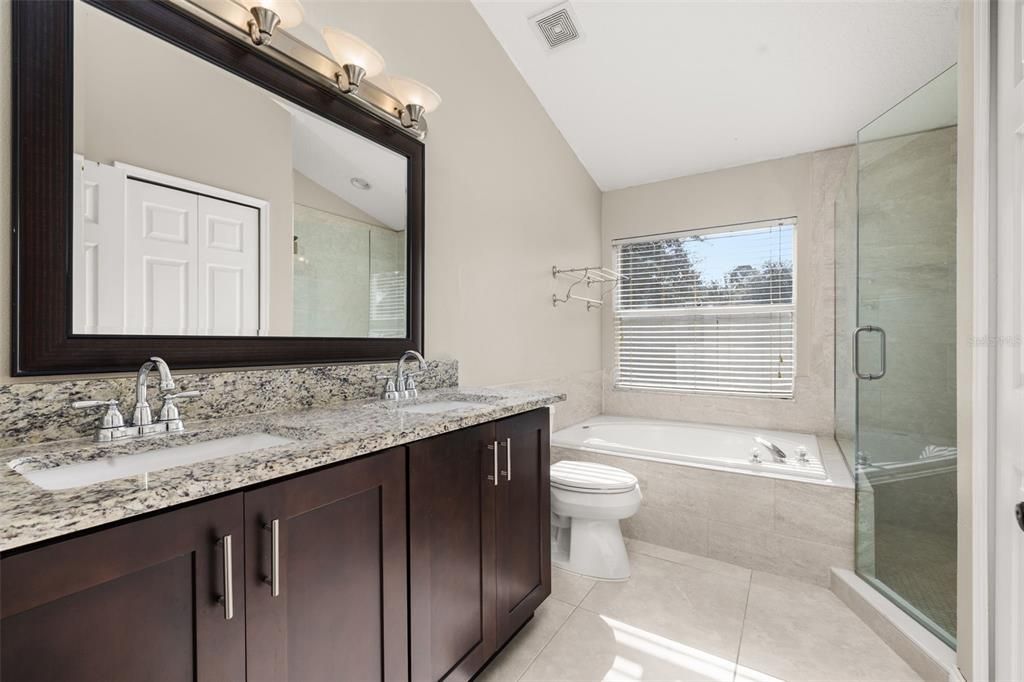 合同活跃: $425,000 (3 贝兹, 2 浴室, 1571 平方英尺)