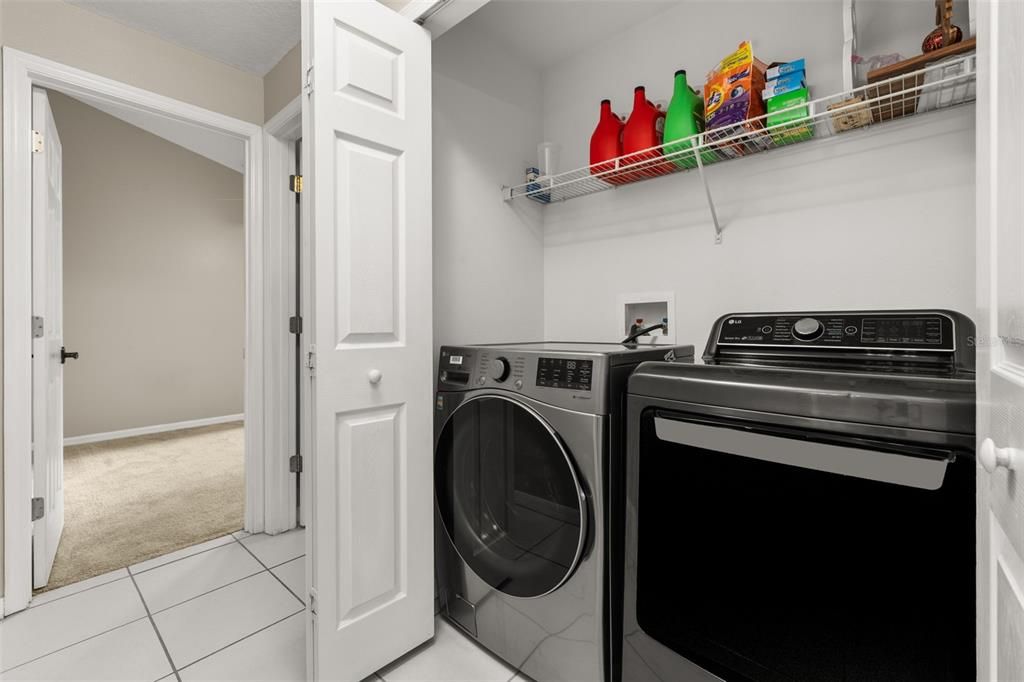 合同活跃: $425,000 (3 贝兹, 2 浴室, 1571 平方英尺)