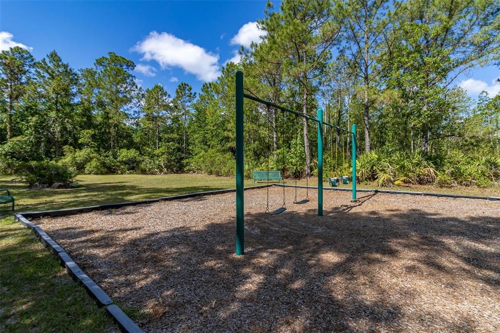 合同活跃: $425,000 (3 贝兹, 2 浴室, 1571 平方英尺)