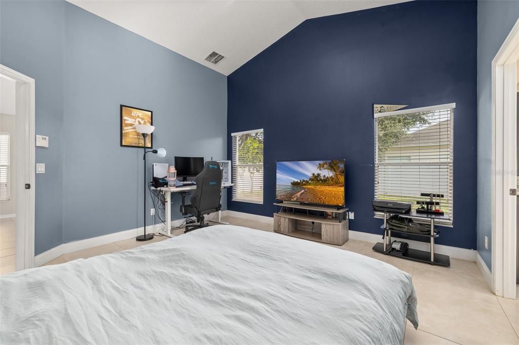 合同活跃: $425,000 (3 贝兹, 2 浴室, 1571 平方英尺)