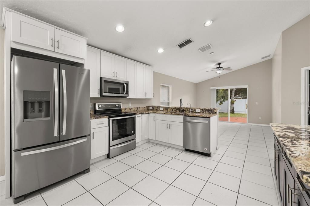 合同活跃: $425,000 (3 贝兹, 2 浴室, 1571 平方英尺)