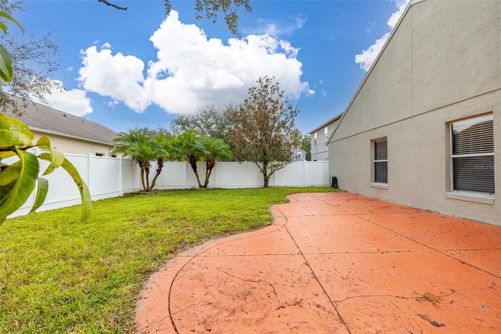 合同活跃: $425,000 (3 贝兹, 2 浴室, 1571 平方英尺)