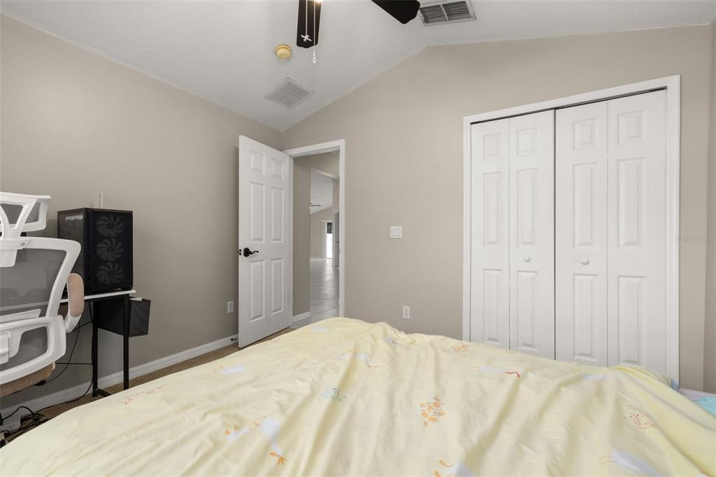 合同活跃: $425,000 (3 贝兹, 2 浴室, 1571 平方英尺)