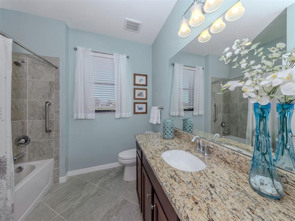 合同活跃: $449,900 (2 贝兹, 2 浴室, 1907 平方英尺)