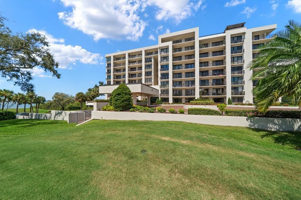 For Sale: $648,000 (2 beds, 2 baths, 1403 Square Feet)