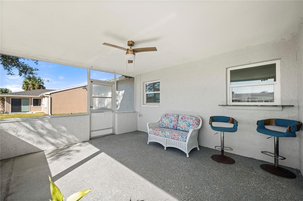 For Sale: $295,000 (2 beds, 2 baths, 1299 Square Feet)