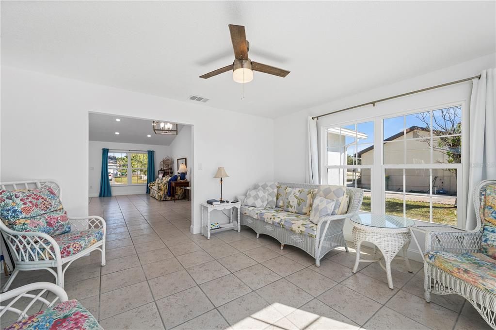 For Sale: $295,000 (2 beds, 2 baths, 1299 Square Feet)