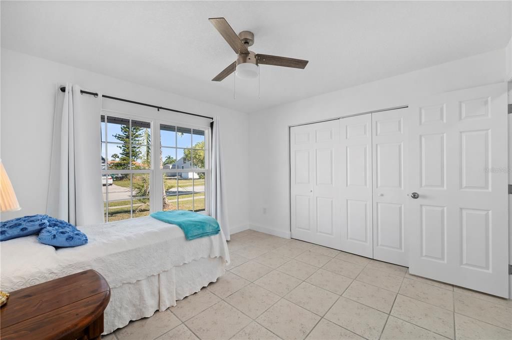 For Sale: $295,000 (2 beds, 2 baths, 1299 Square Feet)